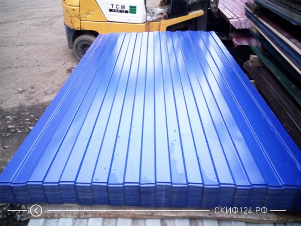 Профилированный лист МП-20 синего цвета с полимерным покрытием на складе производителя